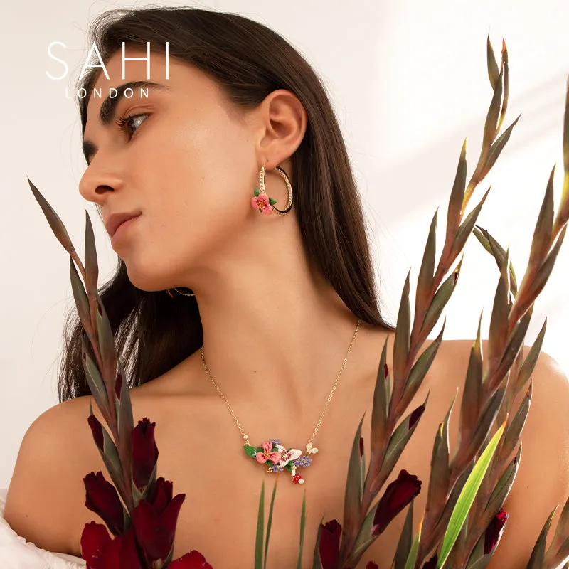 SAHI ENCHANTING GARDEN PENDANT NECKLACE