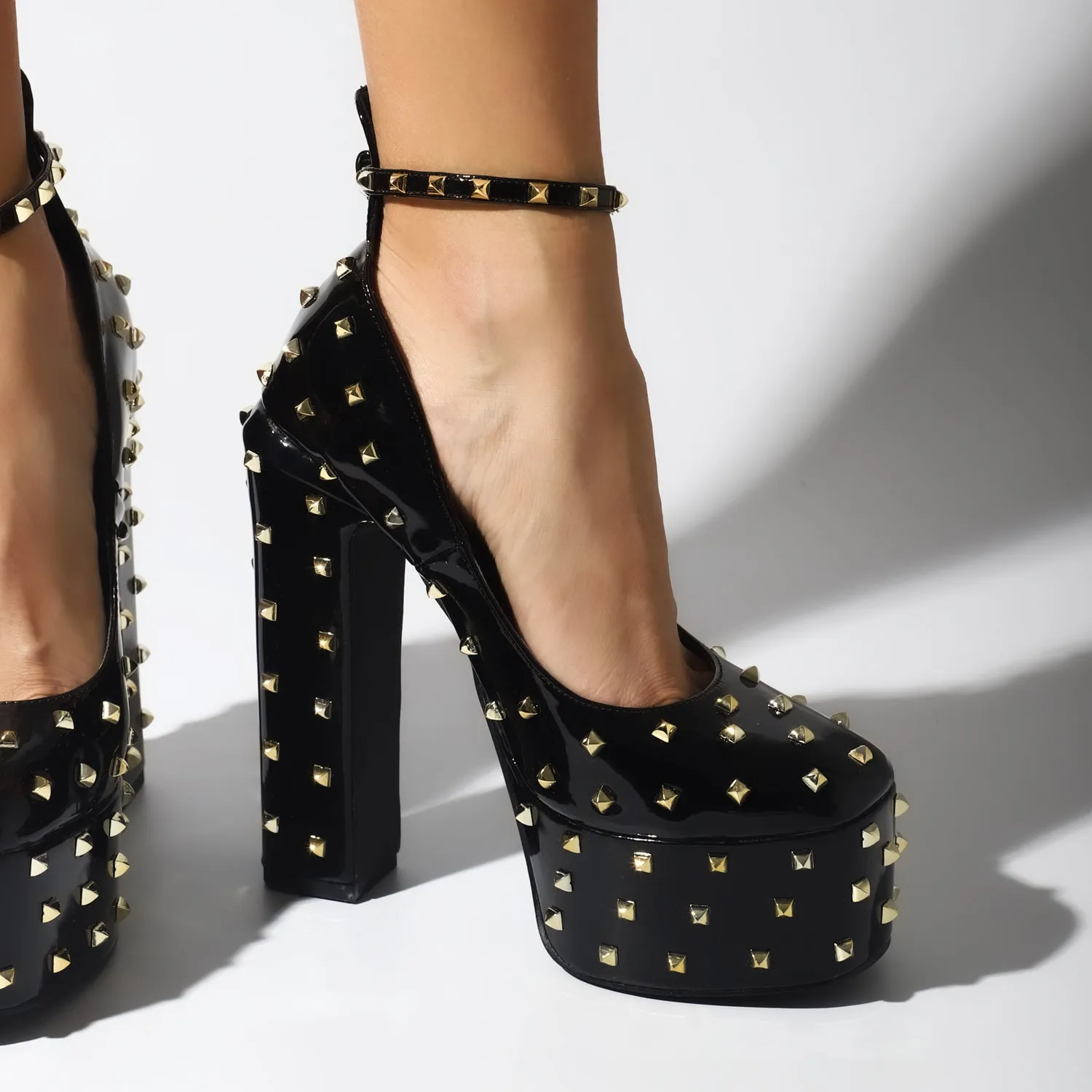 Zapatillas Victoria rockstud negras